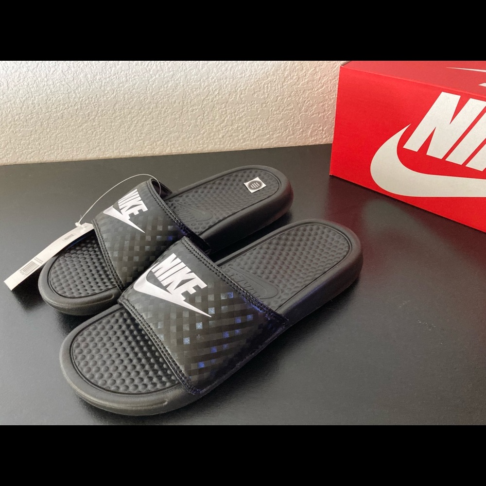 🔥 HP 🔥NEW NIKE BENASSI JDI SLIDES WOMENS SZ 6 9 343881 011 BLACK/WHITE BOX - Picture 3 of 7